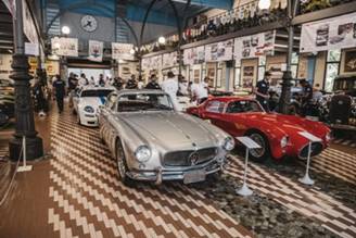 瑪莎拉蒂第四屆巴黎-摩德納慈善騎行騎手參觀帕尼尼博物館