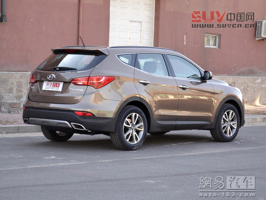 現(xiàn)代全新勝達 2013款 2.4AT 四驅(qū)尊貴型(DLX 7座)