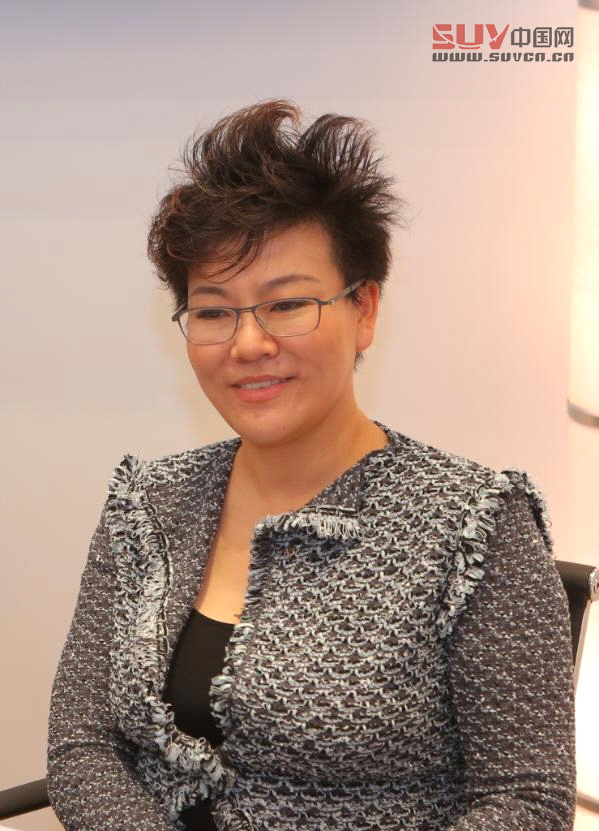 深圳佳鴻貿(mào)易發(fā)展有限公司董事長(zhǎng)秋平女士 %282%29