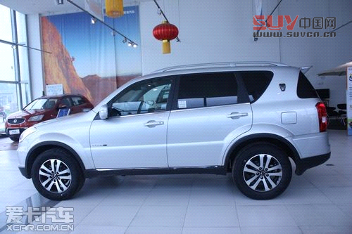 SUV全新選擇 愛(ài)卡實(shí)拍進(jìn)口雙龍雷斯特W