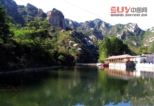 家人一起戶外燒烤 邊吃邊玩邊娛樂