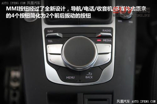 搶先試駕全新奧迪A3三廂 引來(lái)眾人駐足(2)