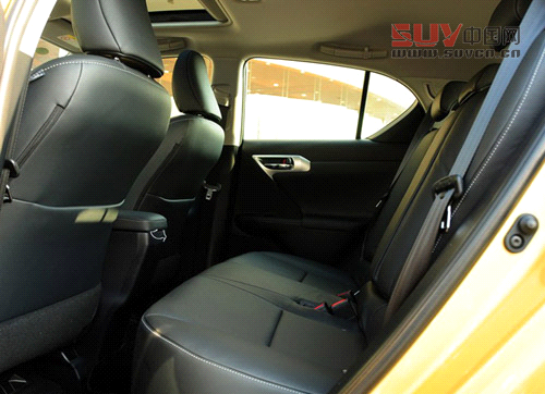 雷克薩斯CT200h后排空間