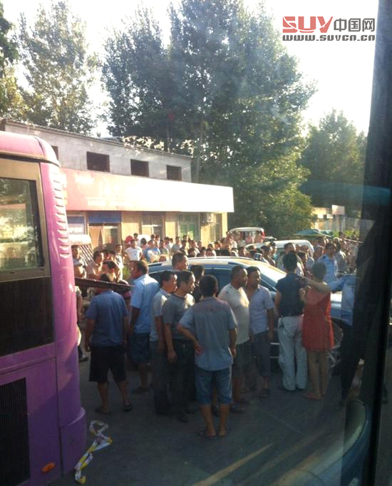 河南安陽公交車發(fā)生持刀搶劫案 2死13傷