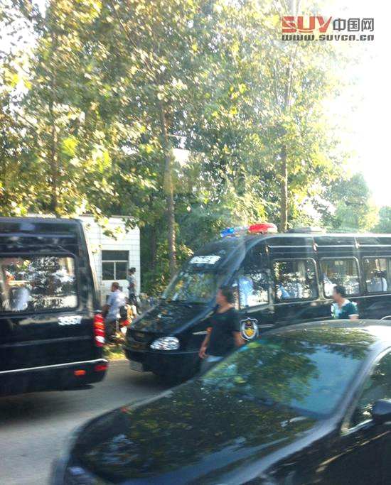 河南安陽公交車發(fā)生持刀搶劫案 2死13傷