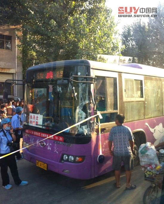 河南安陽公交車發(fā)生持刀搶劫案 2死13傷