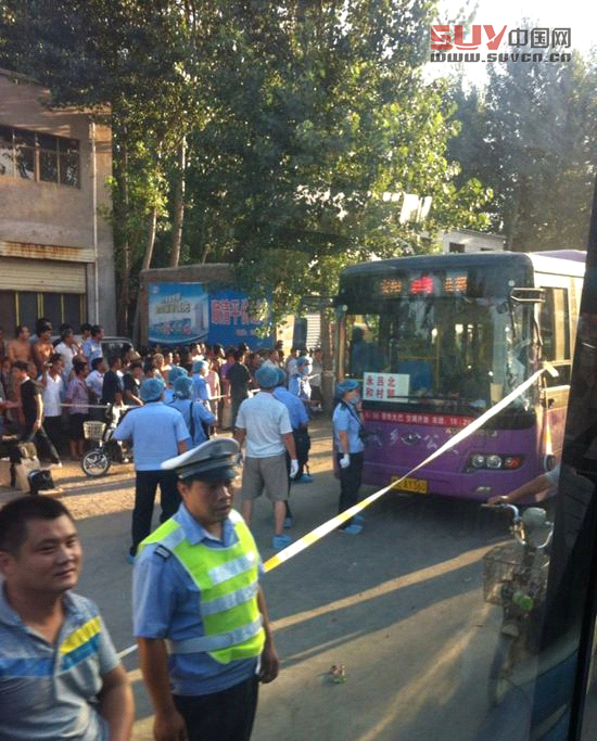河南安陽公交車發(fā)生持刀搶劫案 2死13傷