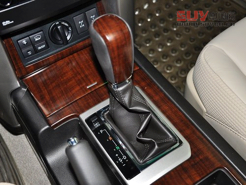 一汽豐田  4.0L AT 掛檔把手特寫