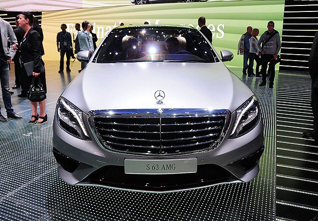 [國內(nèi)車訊]曝奔馳廣州車展陣容 新E級領(lǐng)銜