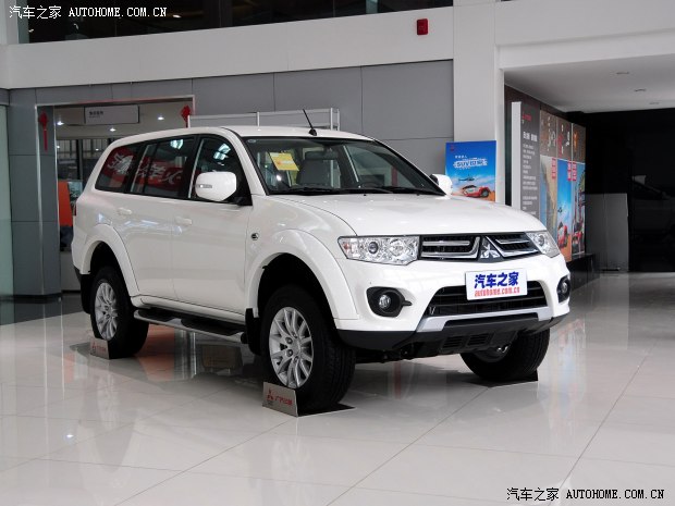 三菱廣汽三菱帕杰羅&middot;勁暢2013款 2.4L 手動兩驅舒適版