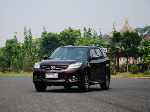 海馬汽車 2.0L 手動 車輛左前45度視角