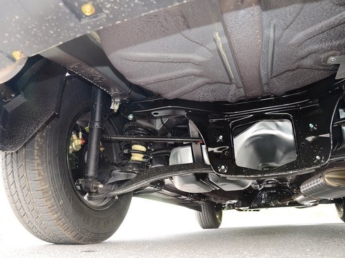 海馬汽車 2.0L 手動 后懸架特寫