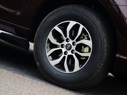 海馬汽車 2.0L 手動 前輪整體照片