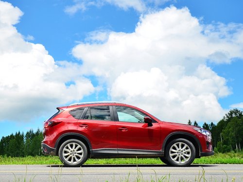 長安馬自達 2.5L 自動 車輛正右側