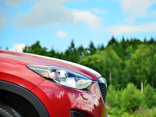 長安馬自達 2.5L 自動 車輛右前大燈正側視角