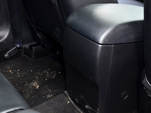 長安馬自達 2.5L 自動 前排座椅中央后方整體