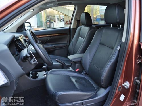 Jeep指南者對比三菱歐藍德