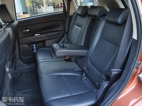 Jeep指南者對比三菱歐藍德