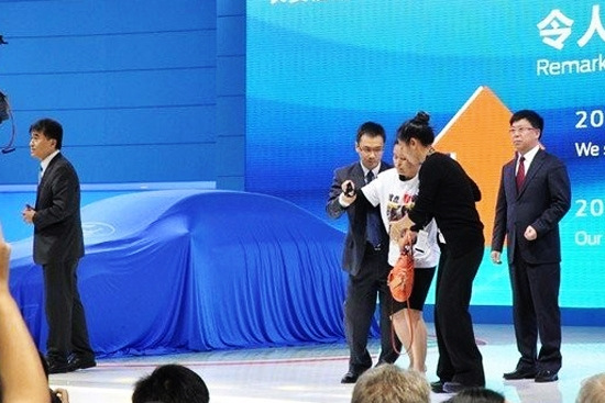 廣州車展“維權門”頻現開幕4日現3起維權事件