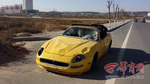 這輛價值百萬元的跑車,如今落魄到這份田地 本報記者李敏攝