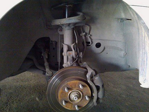 汽車在原地打方向有異響等故障原因解析