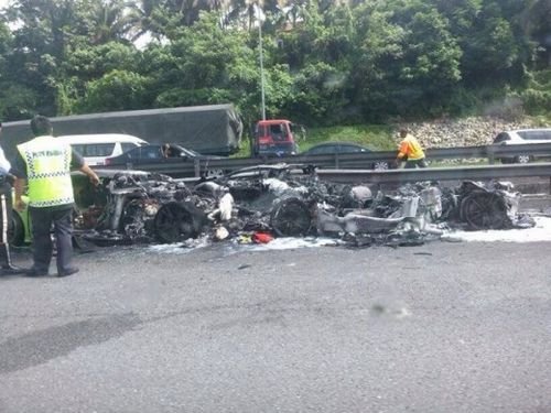 三輛蘭博基尼撞車報廢 千萬瞬間化為泡影