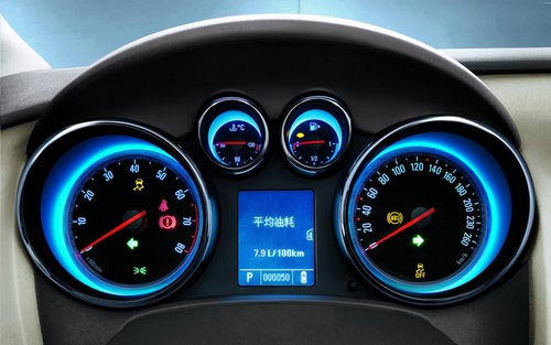 保養易遺漏的部位 儀表盤需要細致清洗