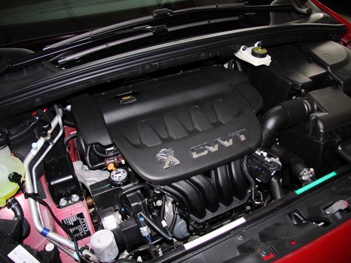 東風標致 2.0L 自動 后底部特寫