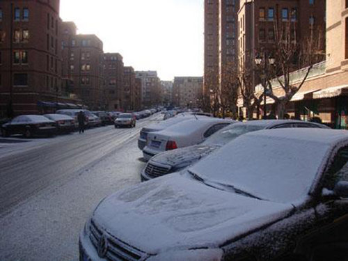 冬季用車五大誤區(qū) 車窗結(jié)冰勿用開水澆