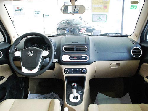 MG 1.5 AMT 中控臺整體