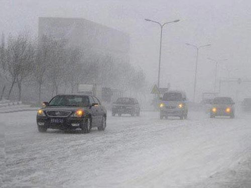 冬季行車需換高亮燈泡 黃昏時(shí)段光線差