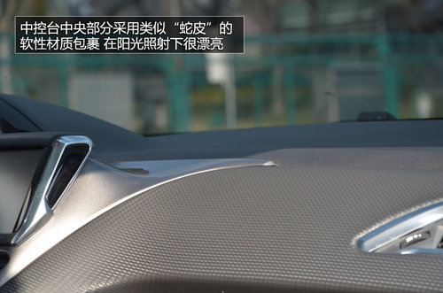 東風(fēng)標(biāo)致新2008-SUV內(nèi)飾國(guó)內(nèi)首拍 敞亮！