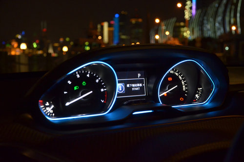 東風(fēng)標(biāo)致新2008-SUV內(nèi)飾國(guó)內(nèi)首拍 敞亮！