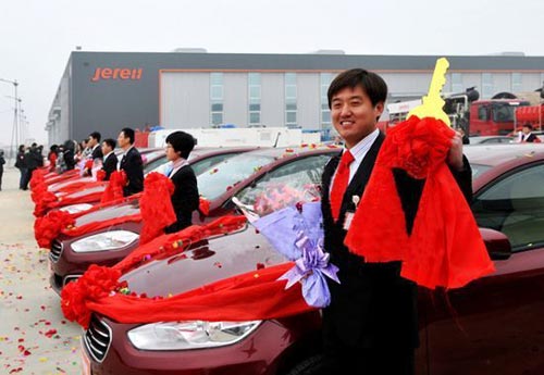 奔馳凱迪拉克當年終獎 你的老板發(fā)什么?