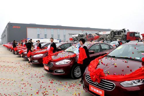 奔馳凱迪拉克當年終獎 你的老板發(fā)什么?