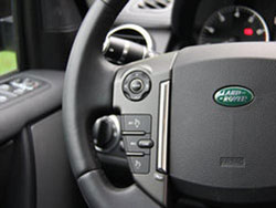 動(dòng)力強(qiáng)勁視線好 試路虎第四代發(fā)現(xiàn)5.0HSE