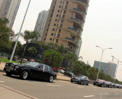 史上最貴婚車總價(jià)超1億 十輛勞斯萊斯