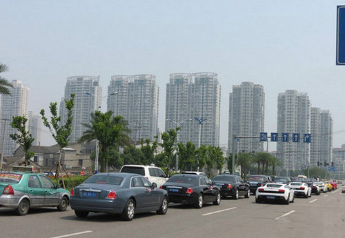 史上最貴婚車總價(jià)超1億 十輛勞斯萊斯