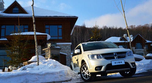 “安”心出行 冰雪路面體驗道奇酷威3.6L