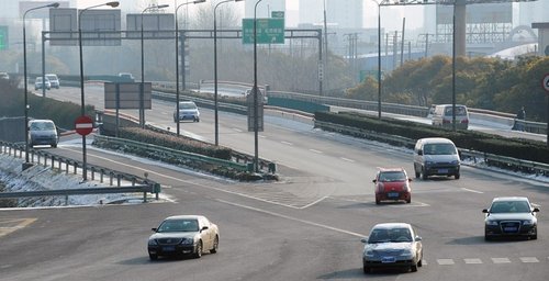 春節(jié)自駕回家過(guò)年 應(yīng)提前做好車(chē)輛檢查