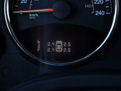 復古造型 承襲經典 試駕Jeep新自由客