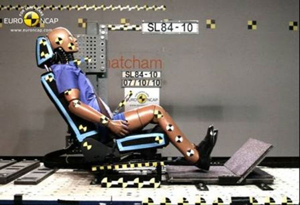 40公里時(shí)速就能要你命 解析安全帶的使命