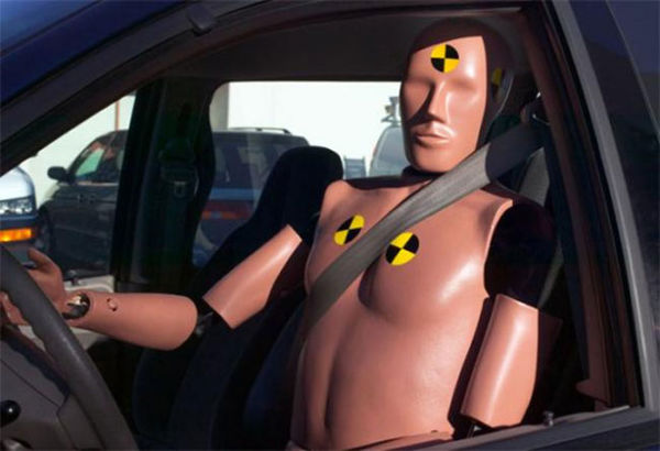 40公里時(shí)速就能要你命 解析安全帶的使命