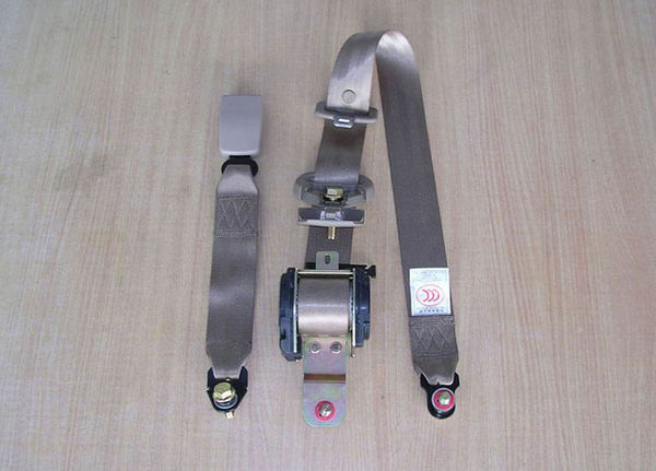 40公里時(shí)速就能要你命 解析安全帶的使命