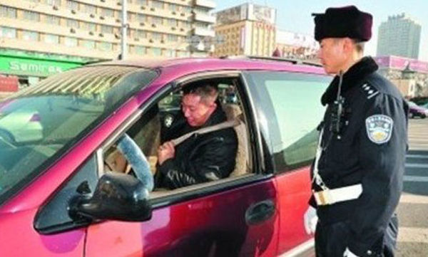 40公里時(shí)速就能要你命 解析安全帶的使命