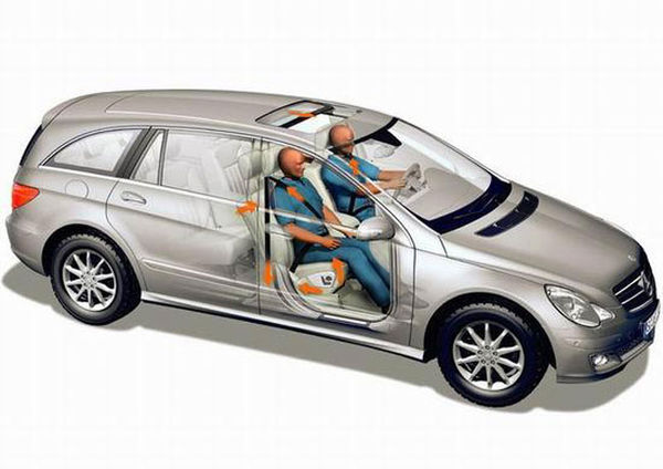 40公里時(shí)速就能要你命 解析安全帶的使命