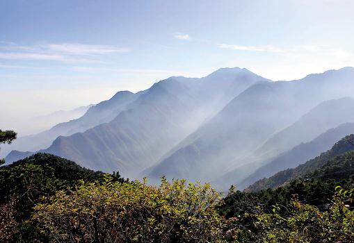 廬山含鄱口風(fēng)景迷人 傅建斌 攝 