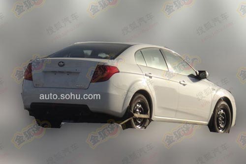 奔騰B50電動(dòng)版及插電混動(dòng)版諜照