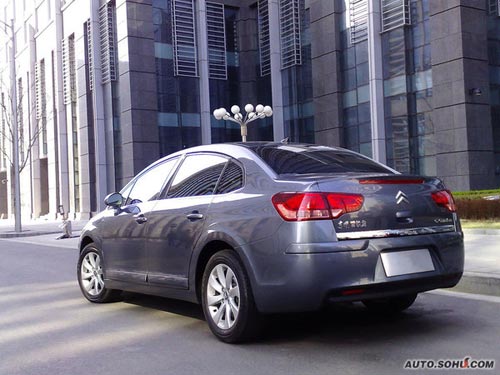 雪鐵龍 世嘉三廂 壁紙 官方 圖片