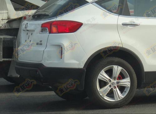 奔騰改款X80諜照